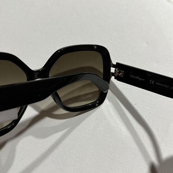Salvatore Ferragamo Square Black Gold size 56-15 Black 
Frame gradient lenses main image 13